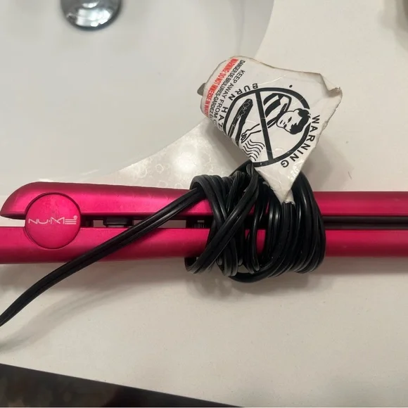 Nume Silhouette Hair Straightener